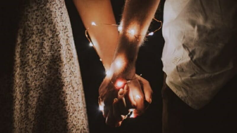 come sedurre un uomo con il contatto fisico